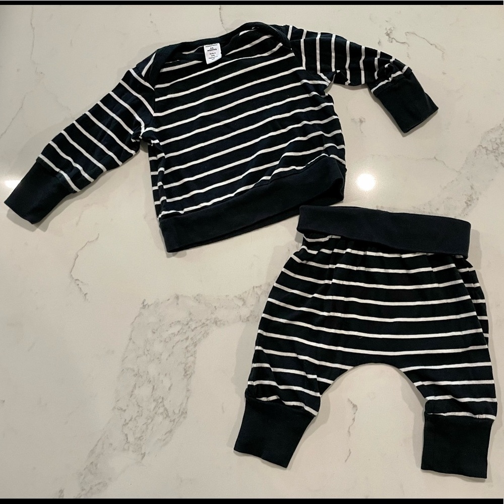 Nordstrom Grow with me Organic Cotton Black and White Stripes Set 3/6 months